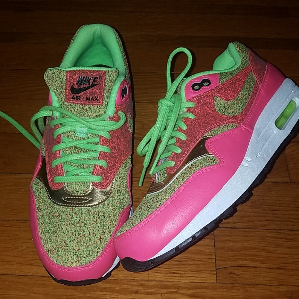 Women's Nike Air Max - Like new condition